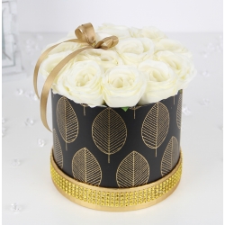 Bukiet 12x JASNO KREMOWYCH różyczek CZARNO ZŁOTY BOX